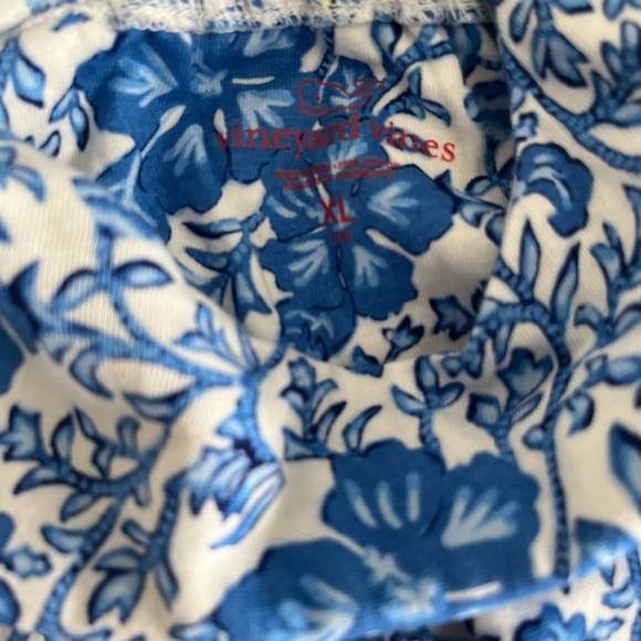 Vineyard Vines Romper in Blue & White Flowers (Big Girl Size XL) NEW w/Tag! - Picture 3 of 6